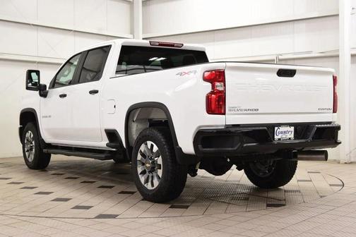 Summit White 2026 Chevrolet Silverado 2500 Custom