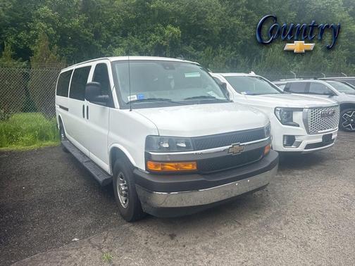 Summit White 2025 Chevrolet Express 3500 RWD 3500 Extended Wheelbase LT