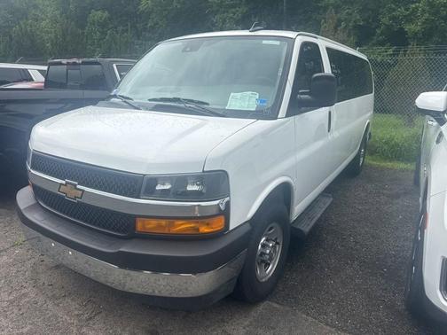 Summit White 2025 Chevrolet Express 3500 RWD 3500 Extended Wheelbase LT