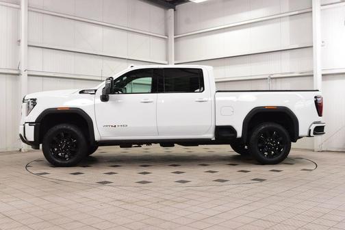 Summit White 2024 GMC Sierra 2500 AT4