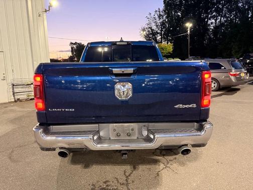 Patriot Blue Pearlcoat 2021 RAM 1500 Limited