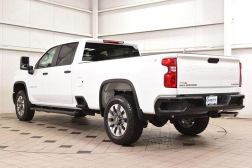 Summit White 2026 Chevrolet Silverado 2500 Custom