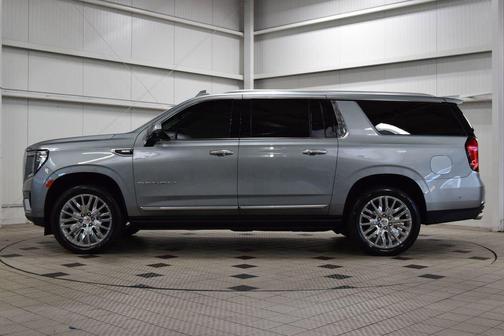 Sterling Metallic 2024 GMC Yukon XL Denali