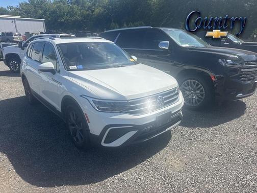 White 2022 Volkswagen Tiguan 2.0T SE 4MOTION