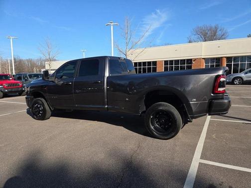 2024 RAM 3500 Laramie Crew Cab 4x4 8' Box