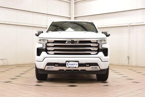 Polar White Tricoat 2026 Chevrolet Silverado 1500 High Country