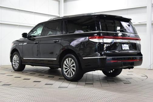 Infinite Black Metallic Clearcoat 2024 Lincoln Navigator Premiere