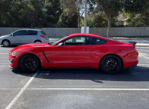 2017 Ford Shelby GT350 Base