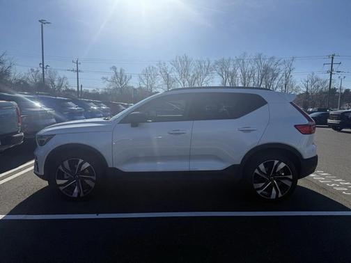 2025 Volvo XC40 B5 Plus Dark Theme