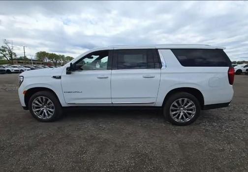 Summit White 2024 GMC Yukon XL Denali
