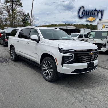 Iridescent Pearl Tricoat 2025 Chevrolet Suburban 4WD High Country