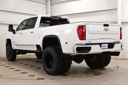 Summit White 2026 Chevrolet Silverado 3500 High Country
