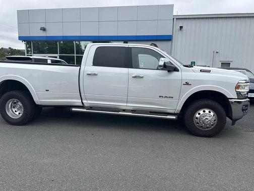 2019 RAM 3500 Laramie Crew Cab 4x4 8' Box