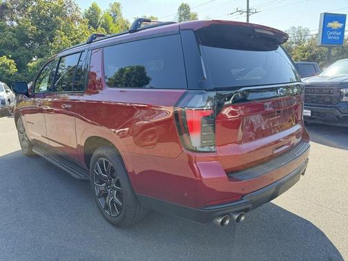 2025 Chevrolet Suburban RST