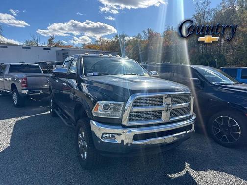 2018 RAM 2500 Laramie Crew Cab 4x4 6'4' Box