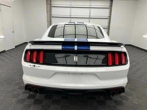 2017 Ford Shelby GT350 Base