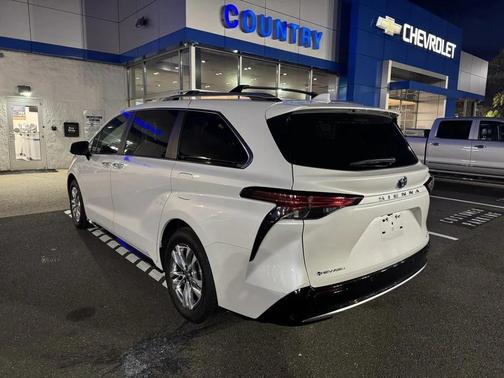 2025 Toyota Sienna Limited