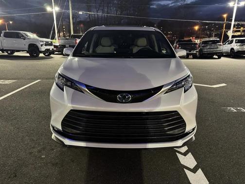 2025 Toyota Sienna Limited