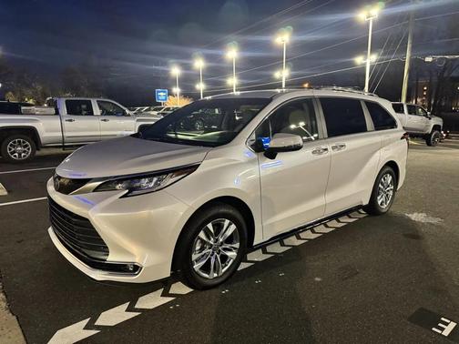 2025 Toyota Sienna Limited