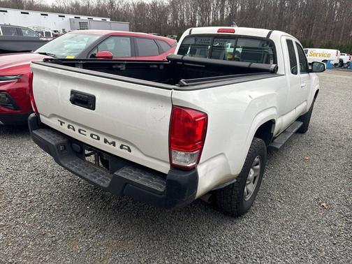 2017 Toyota Tacoma SR
