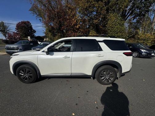 2022 Nissan Pathfinder SV 4WD