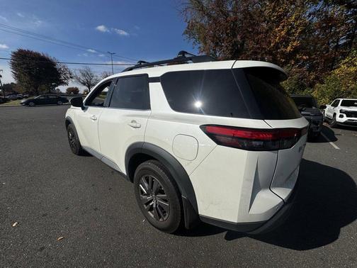 2022 Nissan Pathfinder SV 4WD