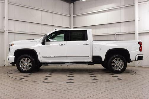 Summit White 2026 Chevrolet Silverado 2500 High Country
