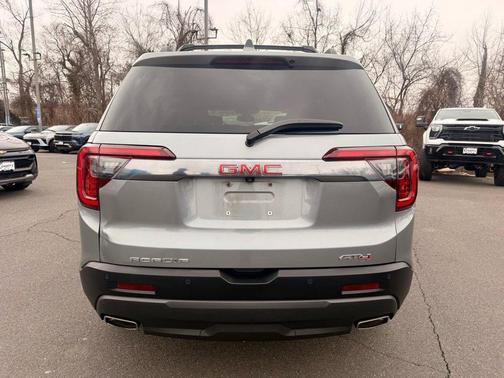 2023 GMC Acadia AWD AT4