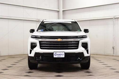 Iridescent Pearl Tricoat 2025 Chevrolet Traverse High Country