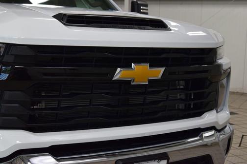 Summit White 2026 Chevrolet Silverado 3500 WT