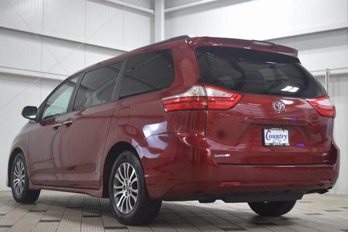 2019 Toyota Sienna XLE Premium