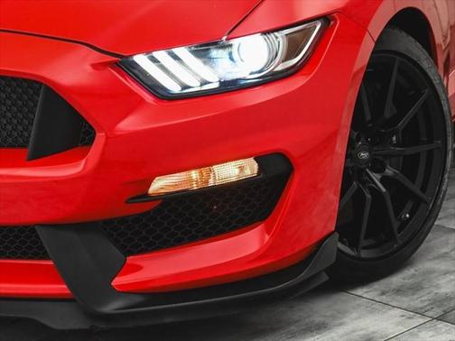 2017 Ford Shelby GT350 Base