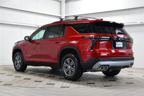 Radiant Red Tintcoat 2026 Chevrolet Traverse LT