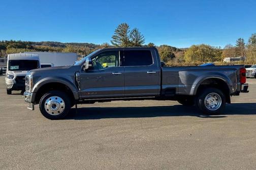2023 Ford F-450 Lariat