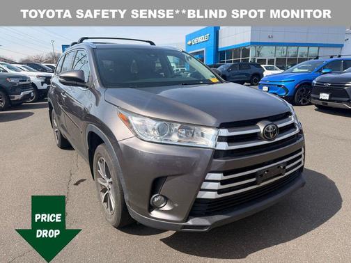 Predawn Gray Mica 2018 Toyota Highlander SE