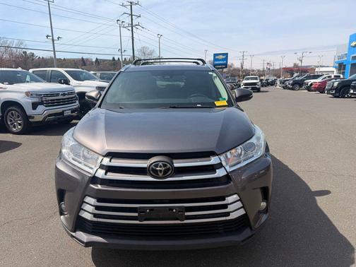 Predawn Gray Mica 2018 Toyota Highlander SE