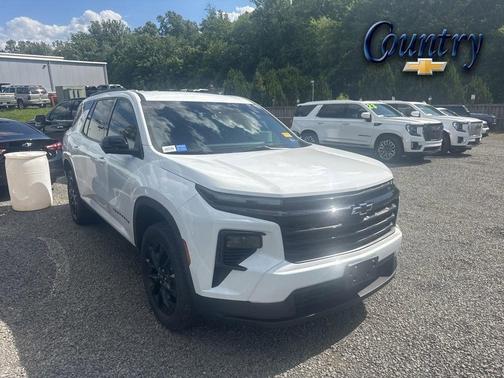 Summit White 2024 Chevrolet Traverse LT