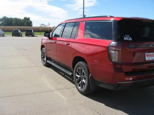 2022 Chevrolet Suburban 4WD Z71