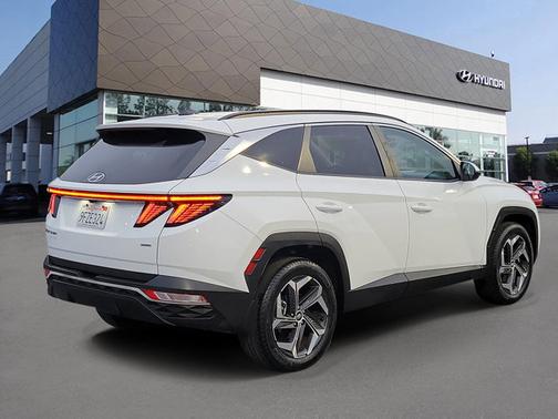 White 2023 Hyundai TUCSON SEL