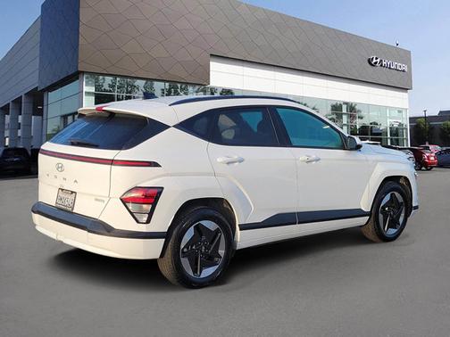 White 2024 Hyundai KONA EV SEL