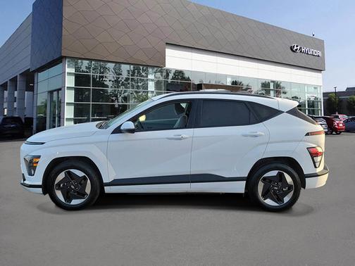 White 2024 Hyundai KONA EV SEL