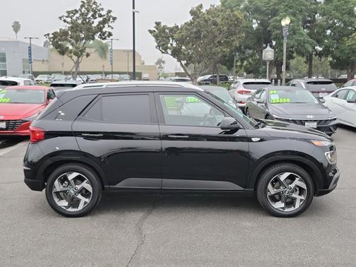 2023 Hyundai VENUE SEL