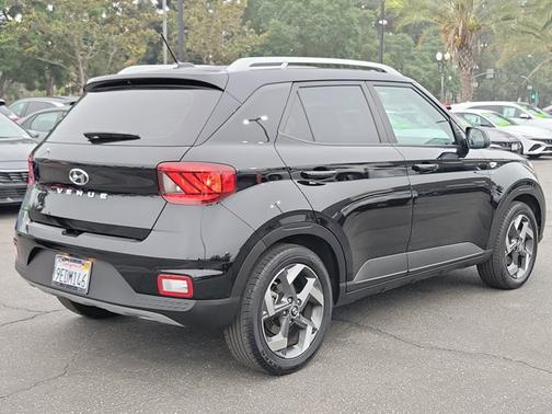 2023 Hyundai VENUE SEL