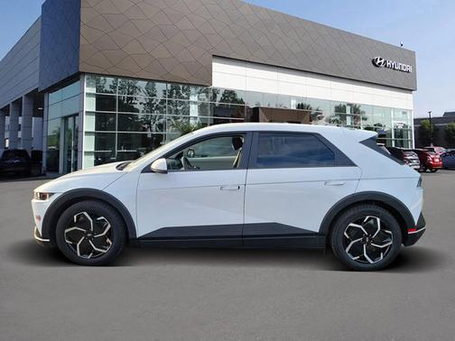 2024 Hyundai IONIQ 5 SE