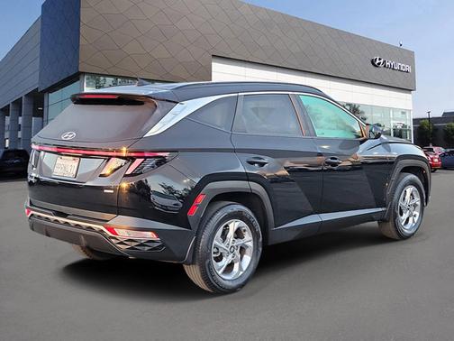 Black 2022 Hyundai TUCSON SEL