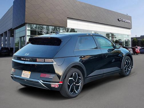 2024 Hyundai IONIQ 5 SE