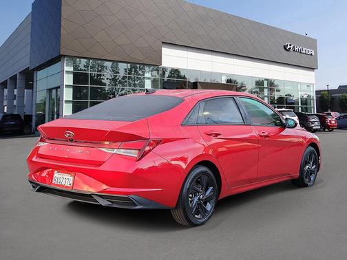 2021 Hyundai ELANTRA SEL