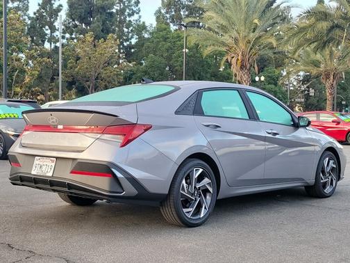 2025 Hyundai ELANTRA HEV SEL Sport