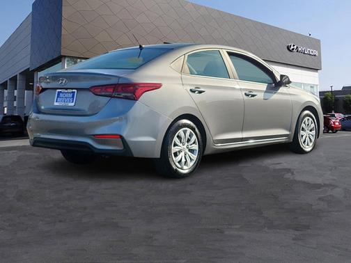 2022 Hyundai Accent SE