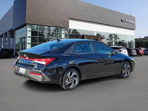 Black 2025 Hyundai ELANTRA HEV SEL Sport